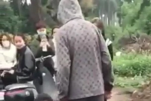 Nữ sinh lớp 9 bị nhóm học sinh trường khác đánh hội đồng