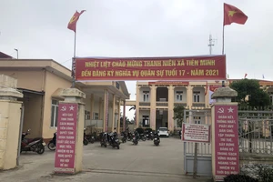 Thu phí CCCD cao hơn quy định, tạm đình chỉ 2 công an viên