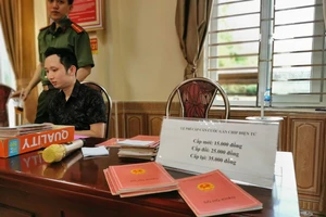 Tạm đình chỉ 3 công an liên quan vụ thu phí CCCD ở Hải Phòng