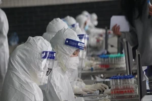 Quảng Ninh dừng hoạt động sân golf, hàng quán vỉa hè 