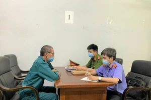 Gửi đơn tố cáo xong yêu cầu chuyển 400 triệu đồng để rút đơn