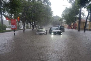 Hải Phòng: Nhiều tuyến phố ngập sau trận mưa lớn kéo dài