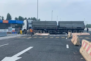 Xe đầu kéo va chạm 3 ô tô khiến 1 người tử vong 