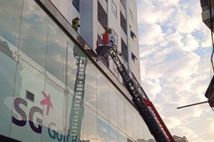 Nữ sinh lớp 7 rơi từ tầng 8 chung cư tử vong