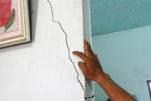 Hơn 250 căn nhà nứt do thi công quốc lộ 27