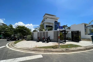 Người đàn ông nằm gục bên khẩu súng trong biệt thự bốc cháy ở Nha Trang