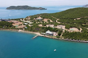 Kiểm tra dự án du lịch bạt núi, xẻ rừng trên đảo Trí Nguyên, vịnh Nha Trang