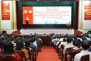 Chủ tịch tỉnh Khánh Hòa yêu cầu lãnh đạo các đơn vị tự kiểm điểm vì vắng họp