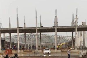 Sập tường trong Khu Công nghiệp ở Bình Định khiến 3 người chết