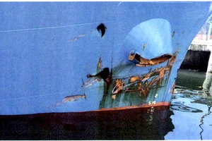 Tàu hàng đâm va bị chìm, chủ tàu kêu cứu