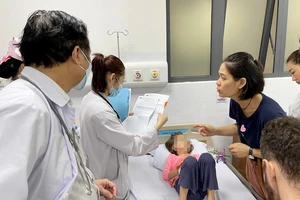 Vụ học sinh iSchool Nha Trang ngộ độc: Sớm xác định nguồn lây vi khuẩn Salmonella