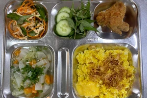 Phát hiện vi khuẩn trong cánh gà chiên và nước mắm ở phần ăn của trường iSchool Nha Trang