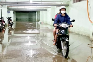 Một tuần qua, chung cư nhà ở xã hội vẫn chưa hết ngập