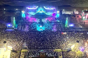 Quảng trường Nha Trang ken kín người đón năm mới