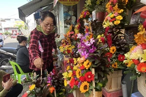 Giá hoa tươi ở Nha Trang tăng gấp ba trong ngày 8-3