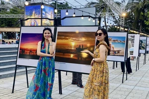 'Xứ trầm, biển yến' thu hút du khách tham quan