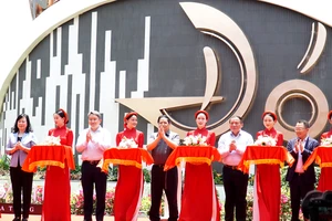 Thủ tướng Phạm Minh Chính cắt băng khánh thành Nhà hát Đó ở Khánh Hòa