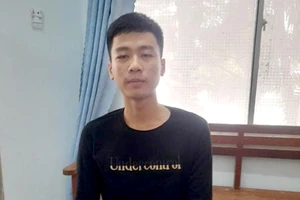 Kẻ huy động đàn em mang hung khí trả thù công an ra đầu thú