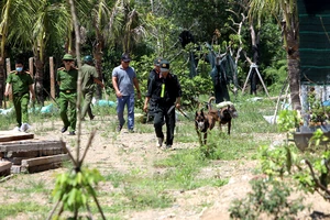 Công an huy động chó nghiệp vụ truy bắt kẻ sát hại vợ và 2 phụ nữ ở Khánh Hòa