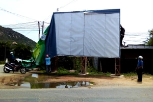 Một thị trấn ở Ninh Thuận gỡ pano sử dụng logo của tỉnh bạn