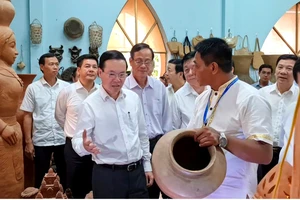 Chủ tịch nước Võ Văn Thưởng thăm làng nghề gốm Bàu Trúc ở Ninh Thuận