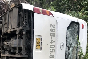 Khánh Hòa chỉ đạo xử lý vụ lật xe chở du khách Trung Quốc làm 4 người tử vong