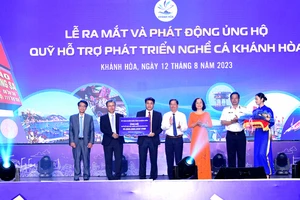 Hơn 26 tỉ đồng ủng hộ Quỹ Hỗ trợ phát triển nghề cá Khánh Hòa nhằm xây dựng Trường Sa