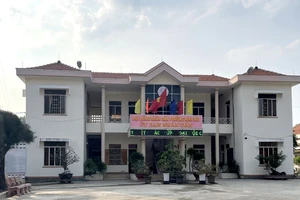 4 người bị khởi tố liên quan vụ phó chủ tịch phường chứng thực hợp đồng cho con 