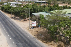 UBND huyện bán đấu giá mảnh đất chưa giải phóng mặt bằng