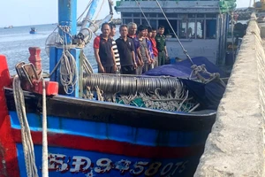 Truy tìm tàu hàng đâm chìm tàu cá làm 1 ngư dân mất tích