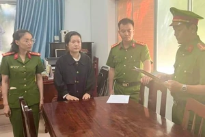 Giám đốc công ty chuyển phát nhanh lừa đảo hơn 10 tỉ đồng 