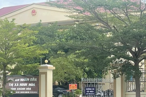 Hoãn phiên xử vụ phó chủ tịch phường biến đất công thành đất cho con trai