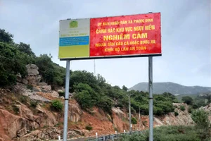 Trượt chân rơi xuống biển khi đứng check-in trên mỏm đá ở Ninh Thuận