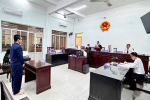 6 người đứng tên hồ sơ giả để nhân viên tín dụng chiếm đoạt 12,8 tỉ đồng