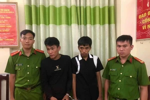 2 kẻ giật điện thoại của cháu bé 7 tuổi bị bắt sau 3 giờ gây án