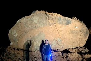 Xuất hiện vết nứt lớn trên đèo Khánh Lê sau sạt lở