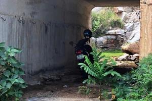 Tìm thấy xe máy của người đàn ông mất liên lạc ở Khánh Hòa dưới ống cống