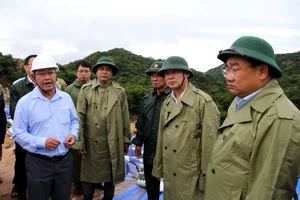 Khánh Hòa khẩn trương khắc phục lở thân đập hồ Nước Ngọt do lũ 