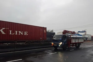 Vẫn tạm dừng các phương tiện đi ra phía Bắc do ùn tắc ở Đèo Cả