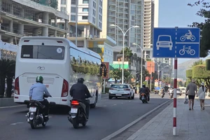 Vì sao con đường ven biển đẹp nhất Nha Trang không được vượt phải?