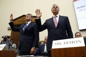 7 ngân hàng lớn nhất Mỹ ‘đụng độ’ các nghị sĩ 