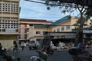 Giày Sài Gòn: Còn 6 người, giữ đất vàng 10.000 m2 nhưng vẫn lỗ