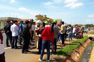 Đắc Lắc: Vừa ra khỏi cổng nhà đã bị xe tông bất tỉnh