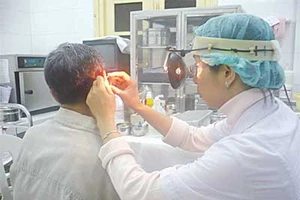 Cách xử trí khi bị côn trùng chui vào tai