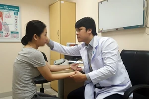 Mỹ phẩm giá rẻ, đắt tiền gì cũng 'nát' mặt