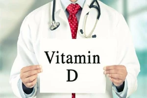 Phơi nắng lúc 12 giờ trưa hấp thụ nhiều vitamin D nhất?