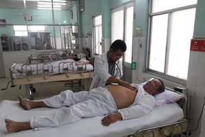 Bệnh nhân liệt nửa người đi được sau 24 giờ điều trị