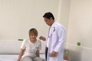 'Báo động đỏ' cứu sống cô gái bị xe cán qua người