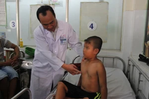 Hè đến, trẻ mắc bệnh lõm ngực tăng gấp đôi