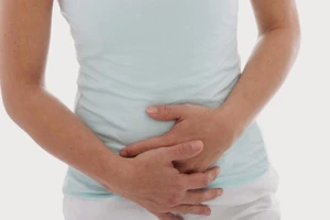 Nhét cả bịch thuốc Nam vào âm đạo để..trị bệnh vùng kín